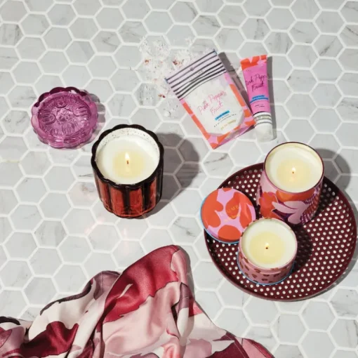 Pink Pepper Fruit Fleur Tin Candle
